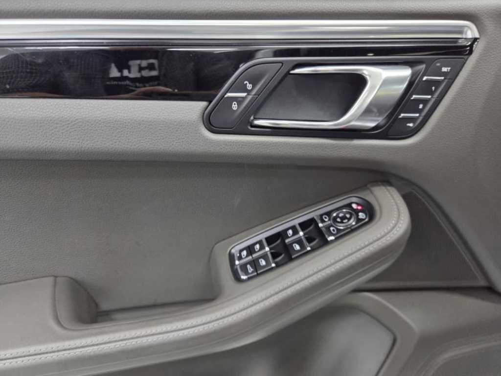 Porsche Macan - Vista 10