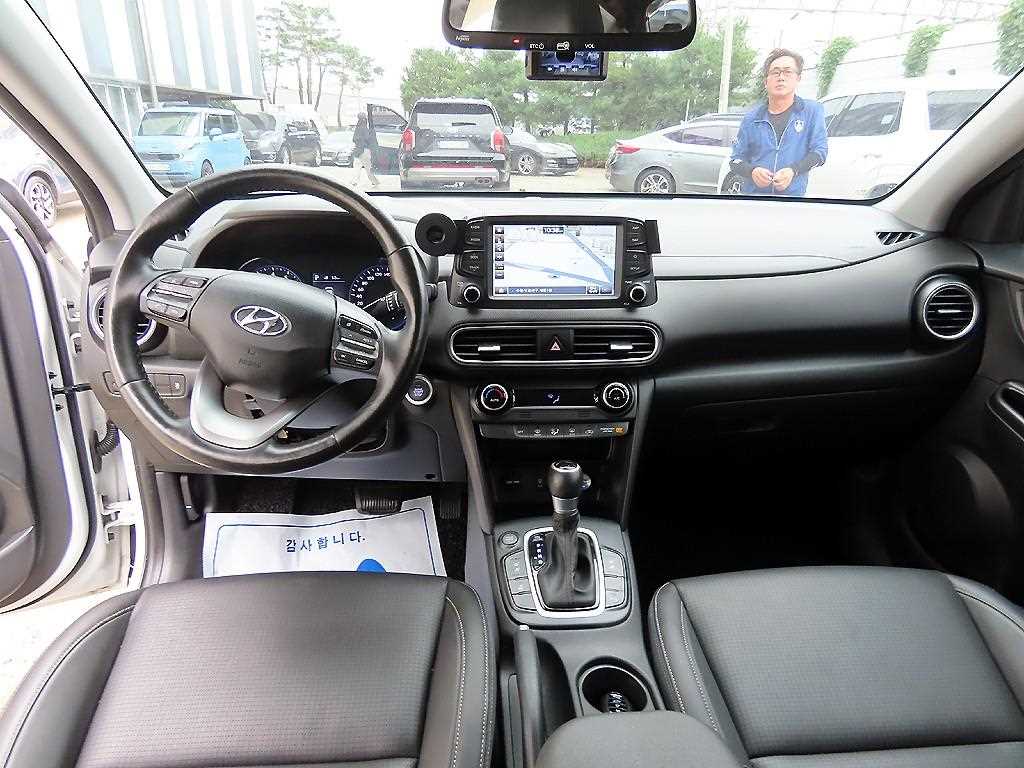 HYUNDAI Kona - Vista 7