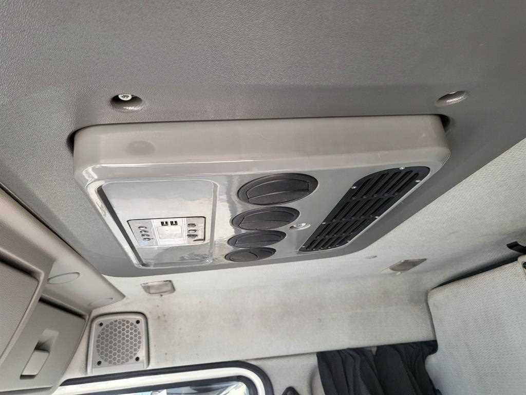 medium and large cargo truck - Vista 9