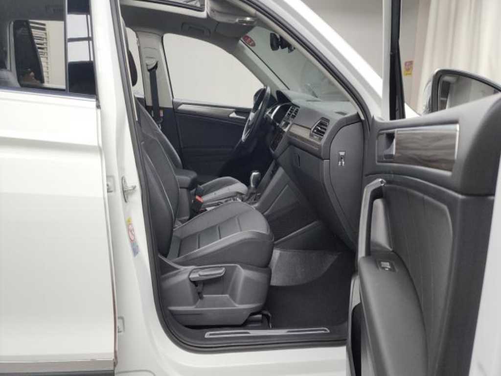 Volkswagen Tiguan - Vista 11