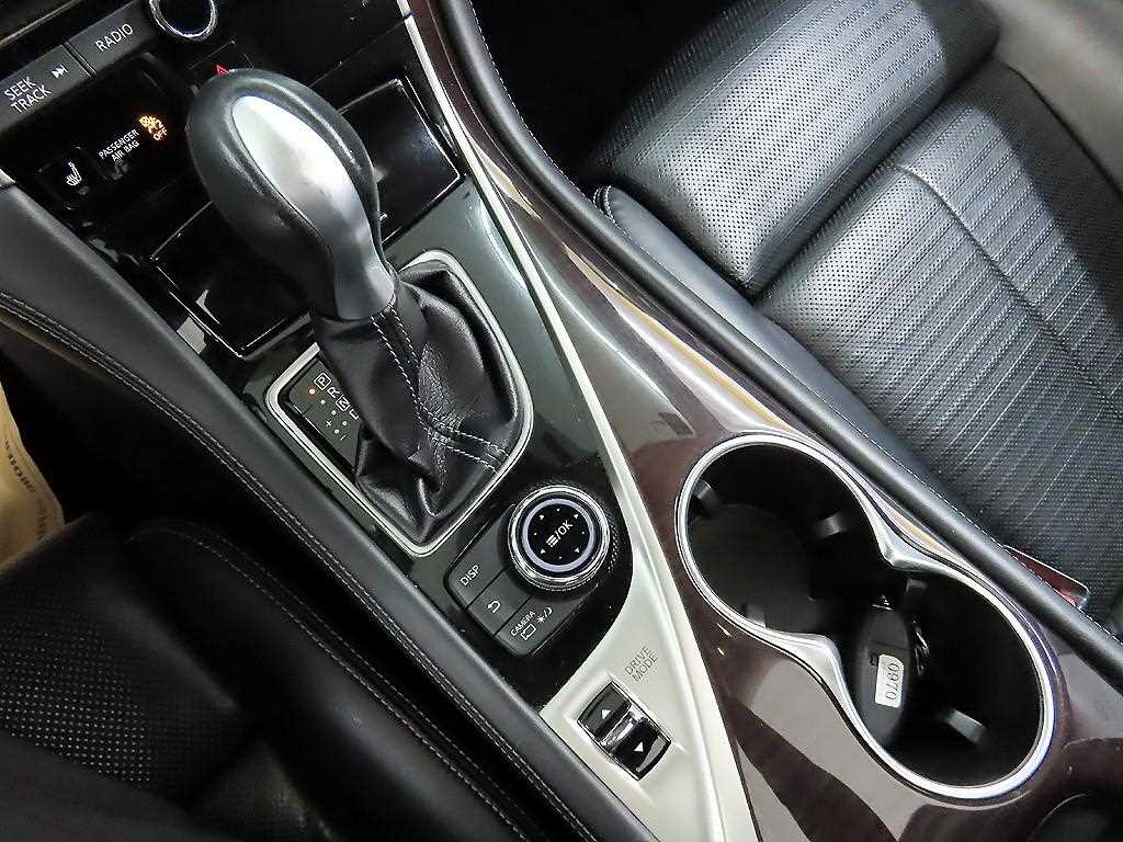 Infiniti Q - Vista 10