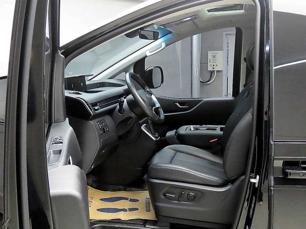 HYUNDAI Staria - Vista 5