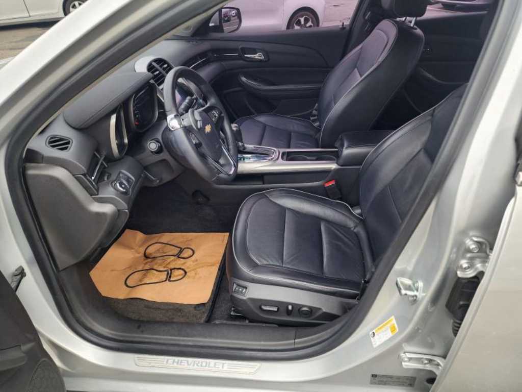 Chevrolet Malibu - Vista 11