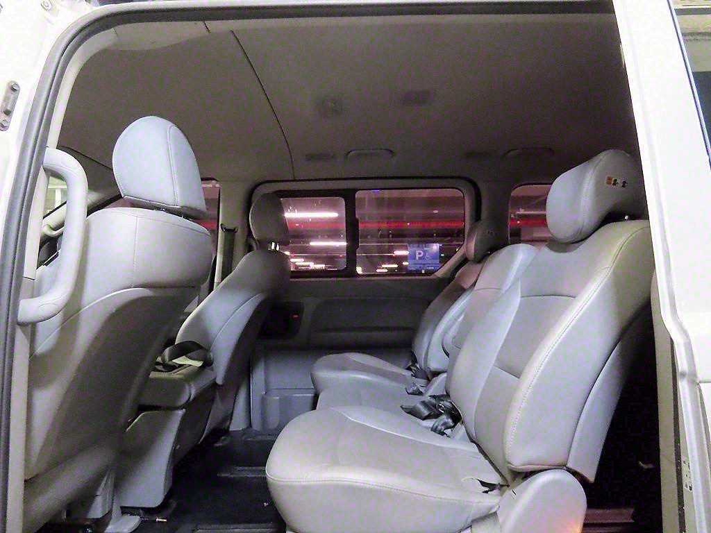 HYUNDAI Starex - Vista 7