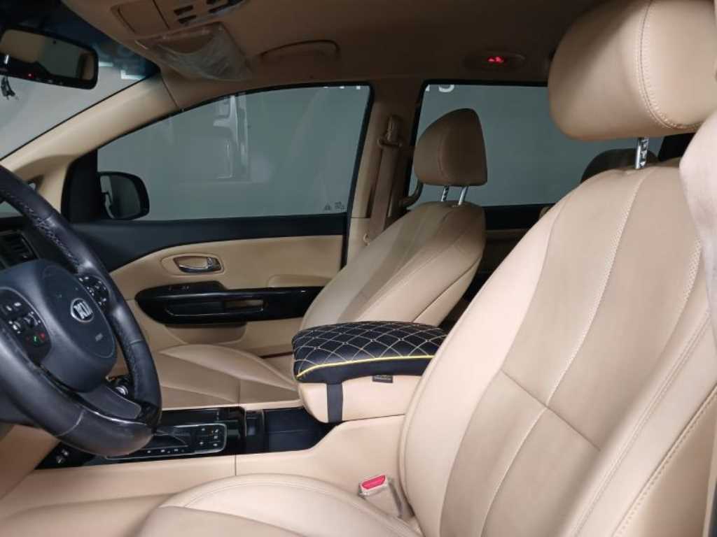 KIA Carnival - Vista 7