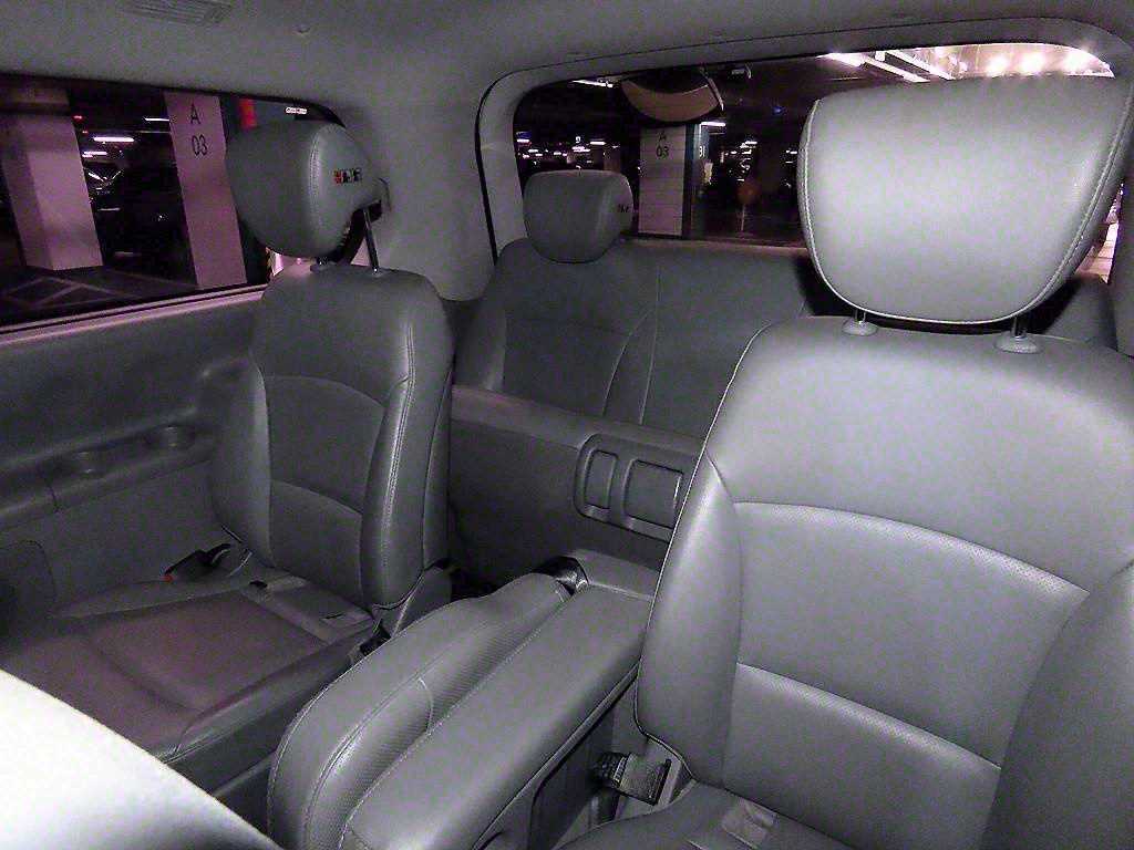 HYUNDAI Starex - Vista 8