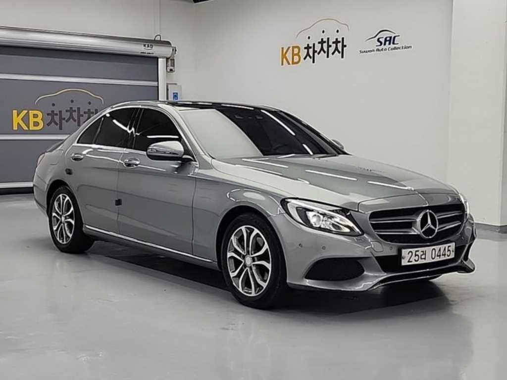 Mercedes Benz C Class - Vista 4