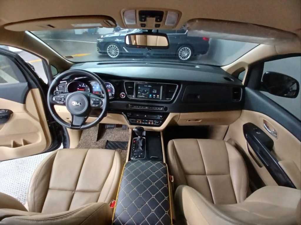 KIA Carnival - Vista 6