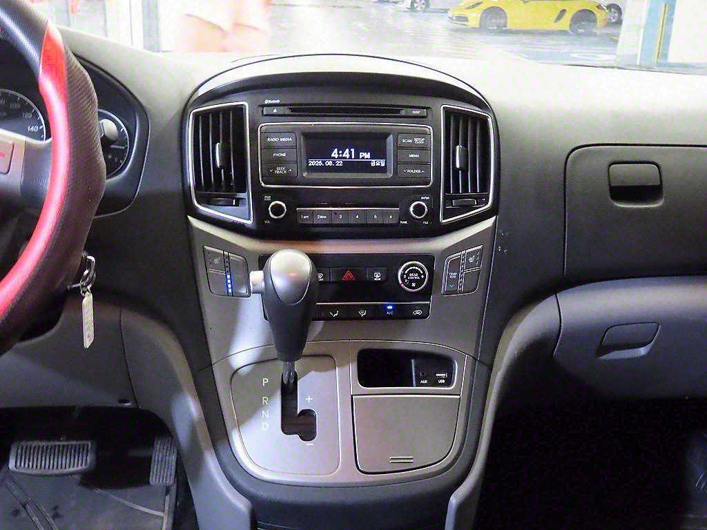 HYUNDAI Starex - Vista 12