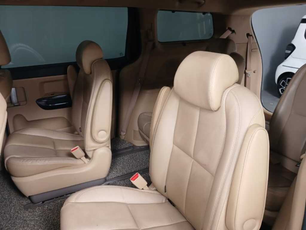 KIA Carnival - Vista 8