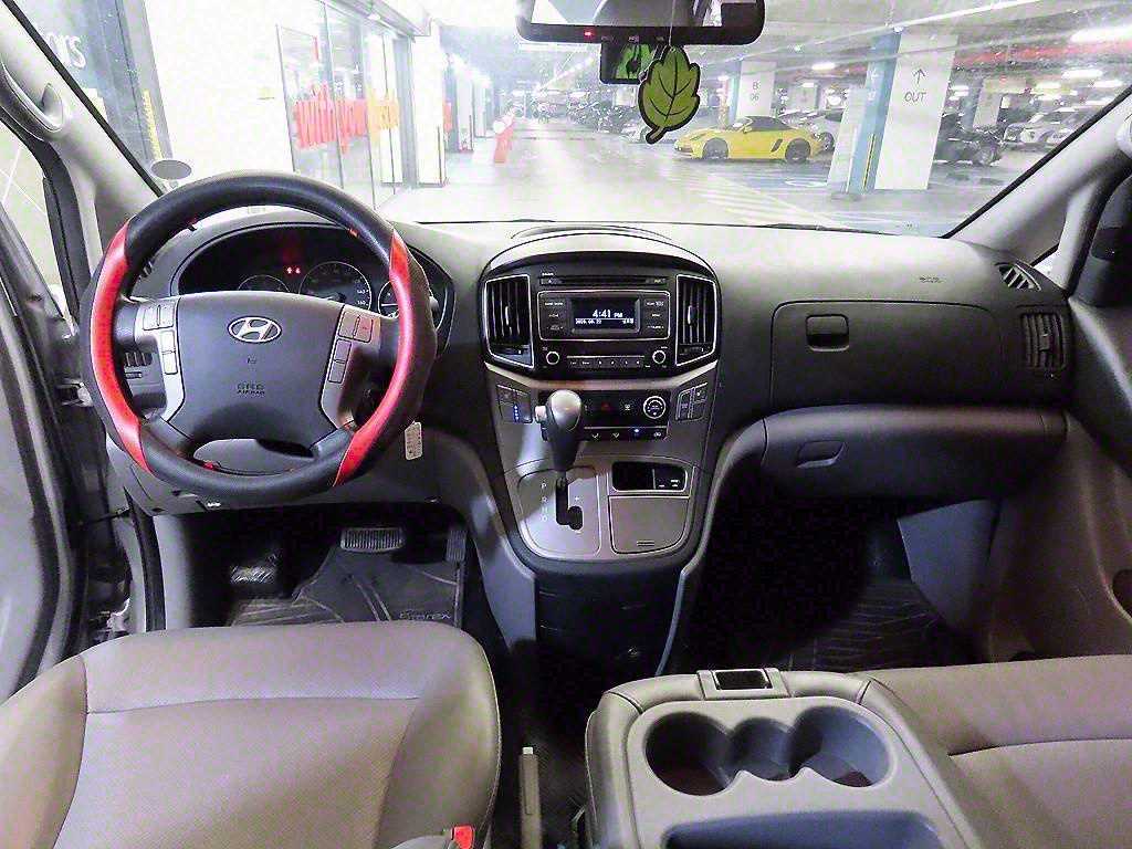 HYUNDAI Starex - Vista 11