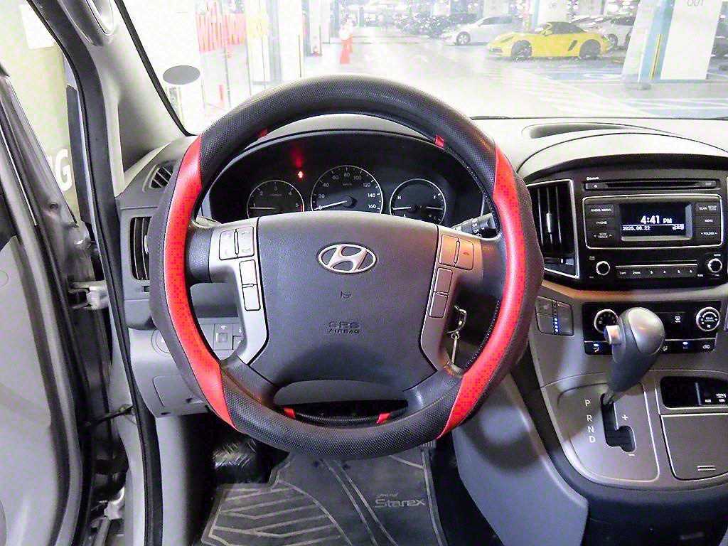 HYUNDAI Starex - Vista 9