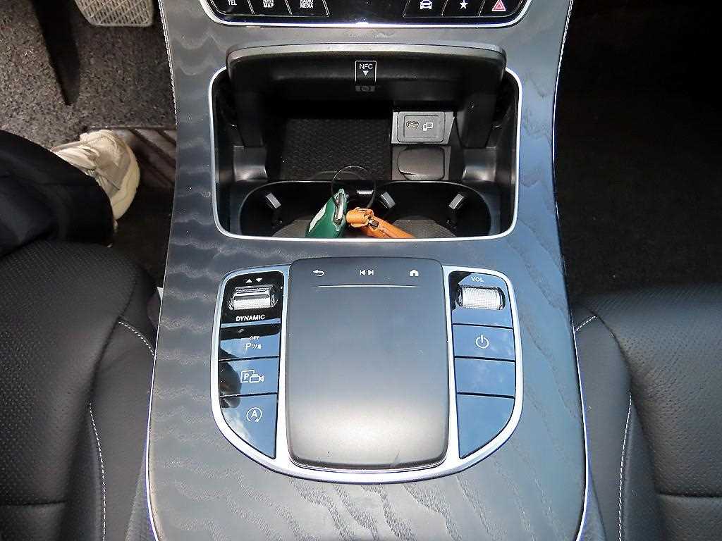 Mercedes Benz E class - Vista 12