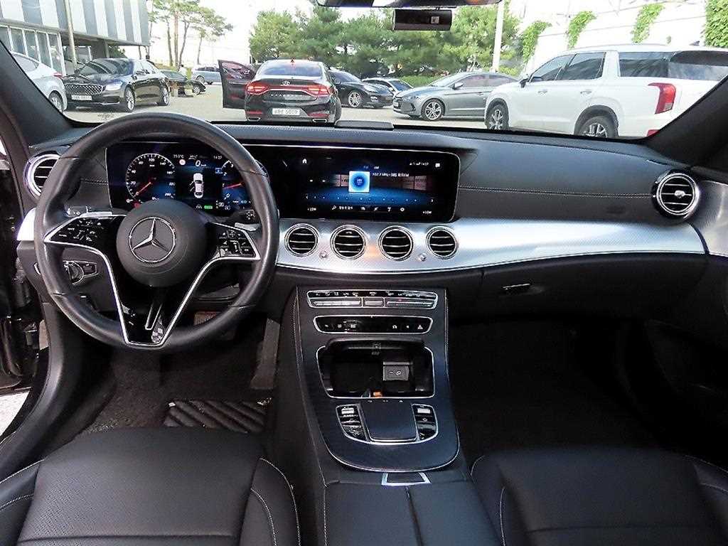 Mercedes Benz E class - Vista 7