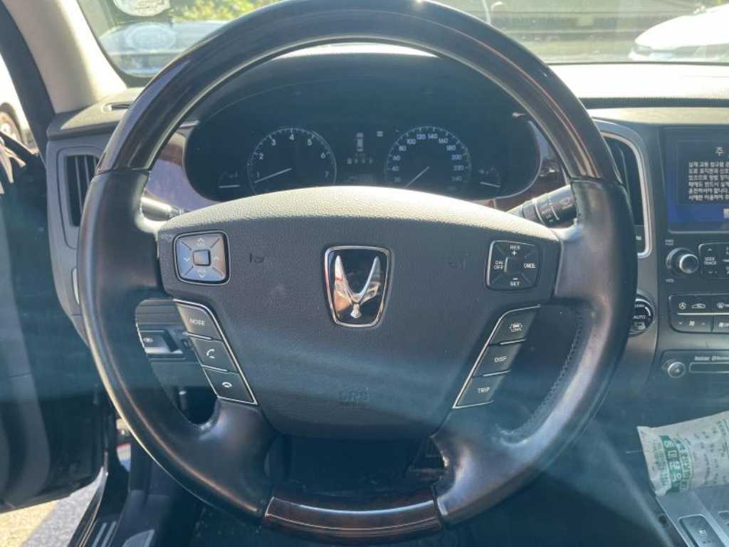 HYUNDAI Equus - Vista 4