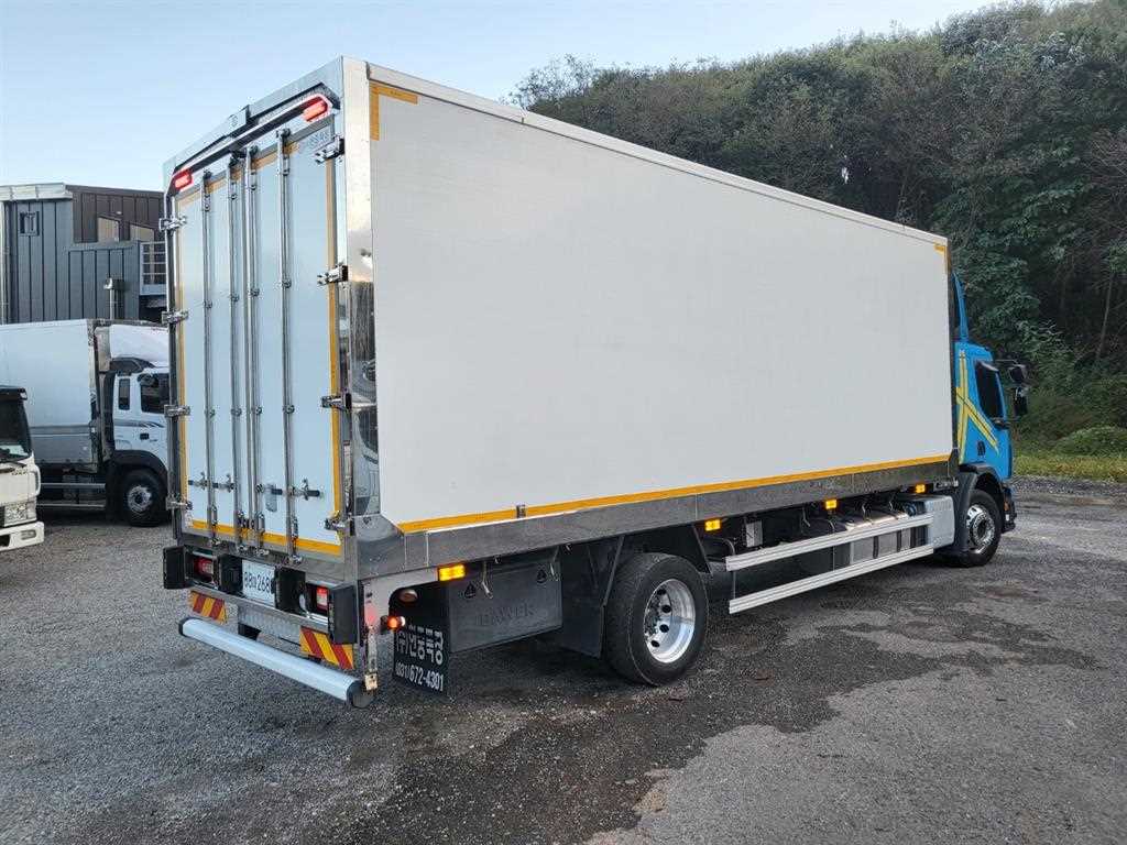 medium and large cargo truck - Vista 5