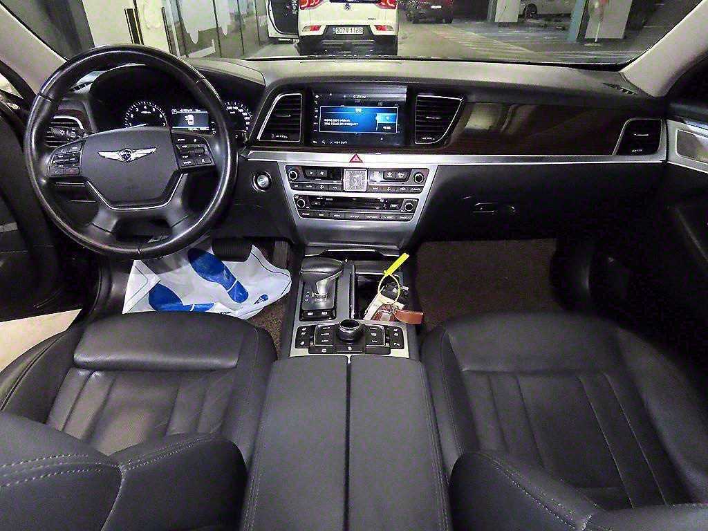 Genesis G80 - Vista 10