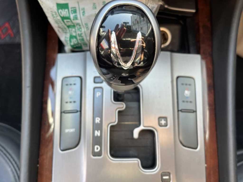 HYUNDAI Equus - Vista 8