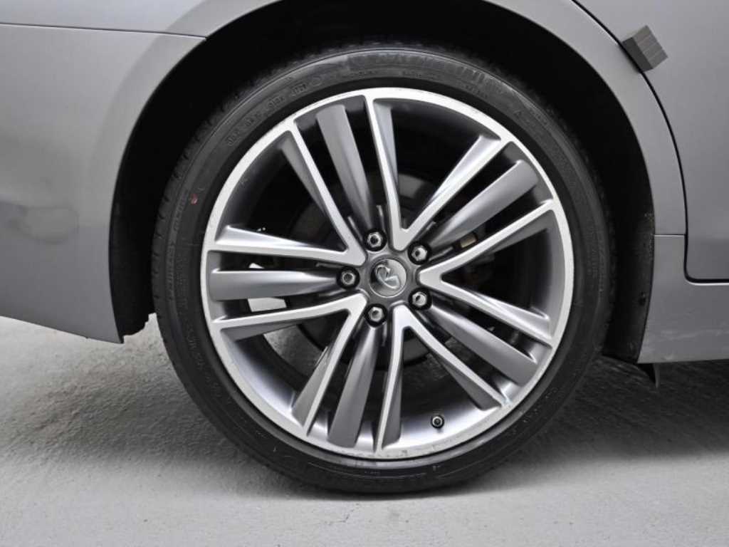 Infiniti Q - Vista 5