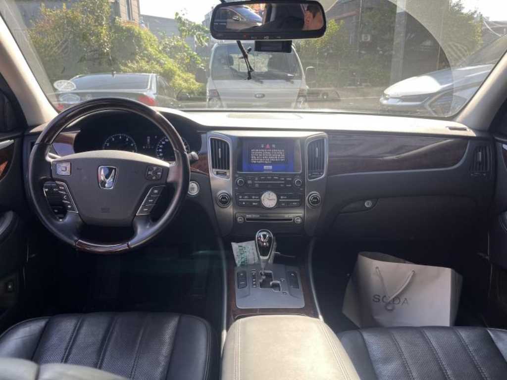 HYUNDAI Equus - Vista 10