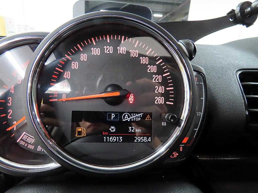 Mini Clubman - Vista 8