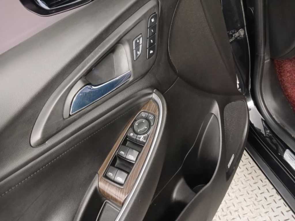 Chevrolet Malibu - Vista 10