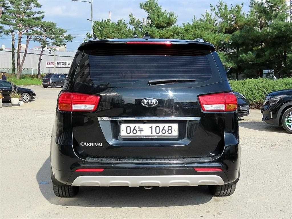 KIA Carnival - Vista 4