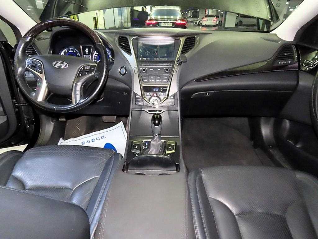 HYUNDAI Grandeur - Vista 10