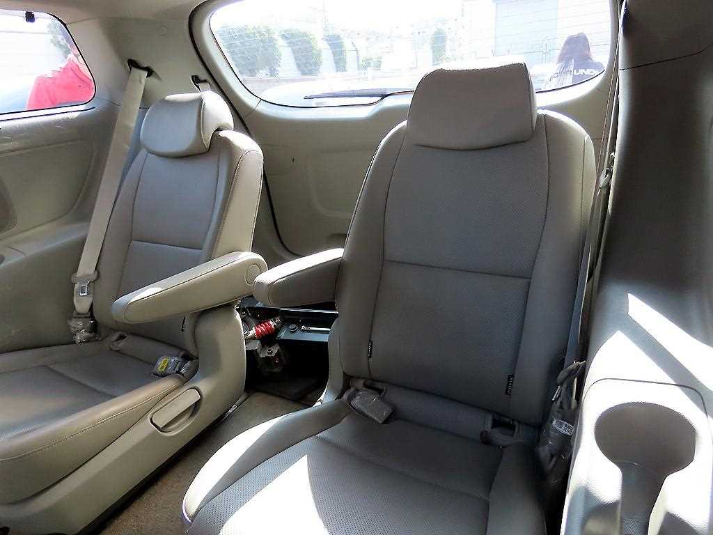 KIA Carnival - Vista 7