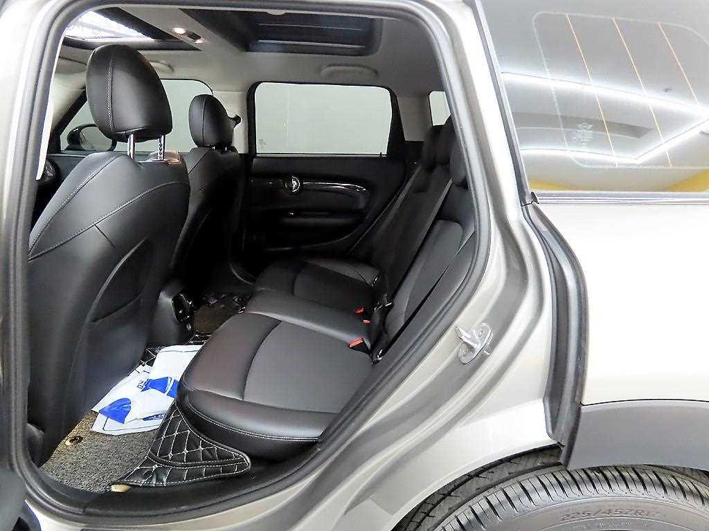 Mini Clubman - Vista 6