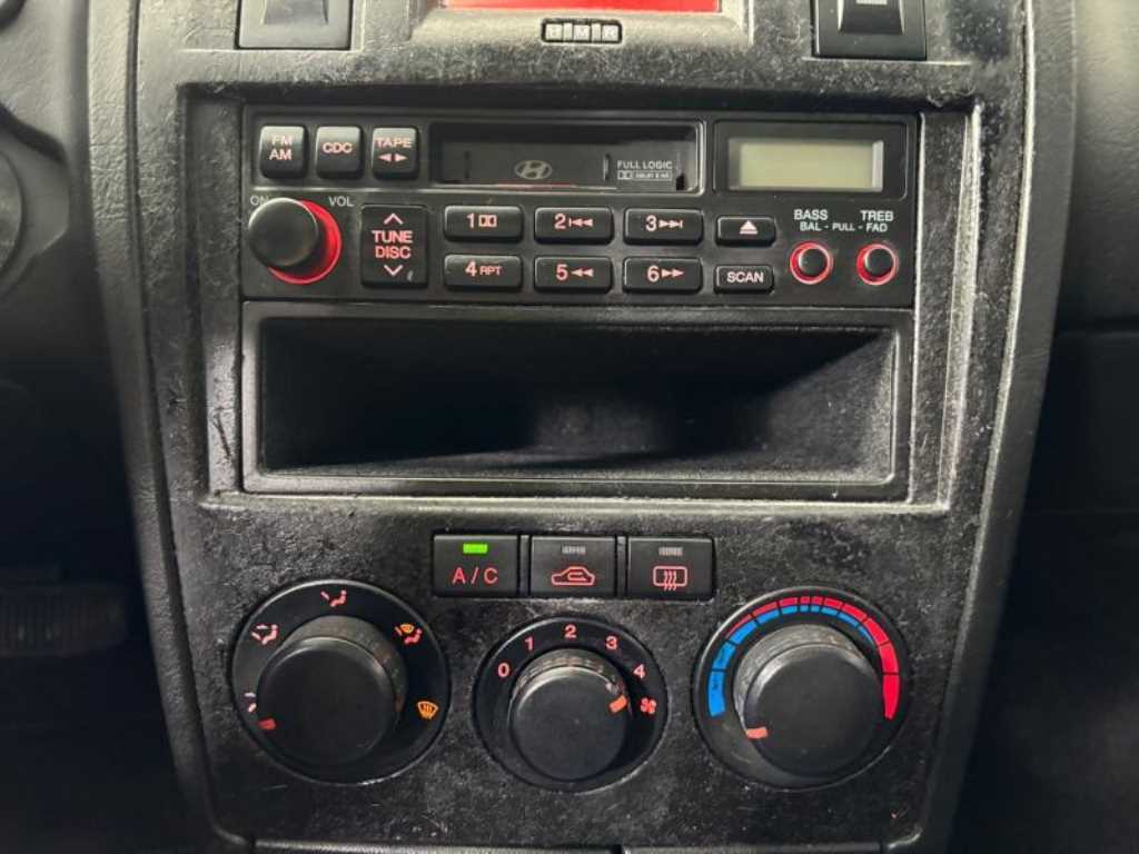 HYUNDAI Tuscani - Vista 9