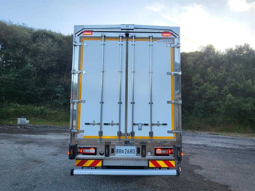 medium and large cargo truck - Vista 6