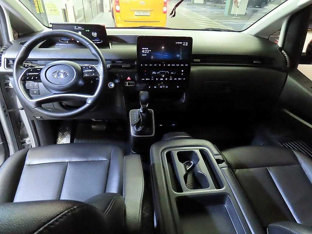 HYUNDAI Staria - Vista 10