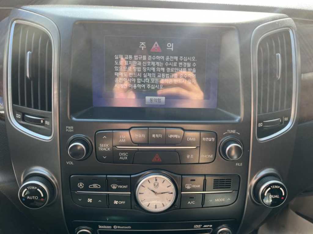 HYUNDAI Equus - Vista 7