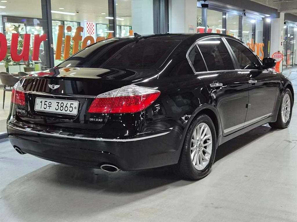HYUNDAI Genesis - Vista 4