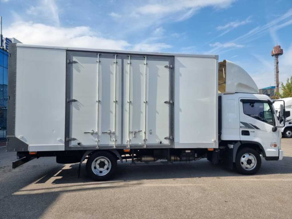 medium and large cargo truck - Vista 6