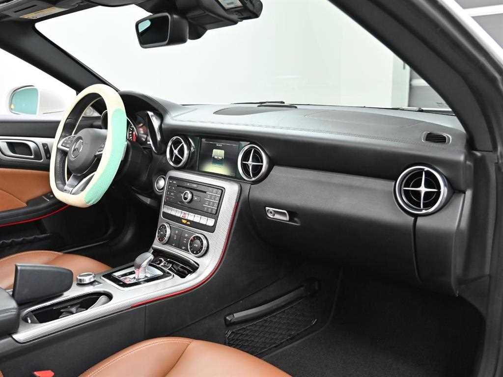 Mercedes Benz SLC Class - Vista 7