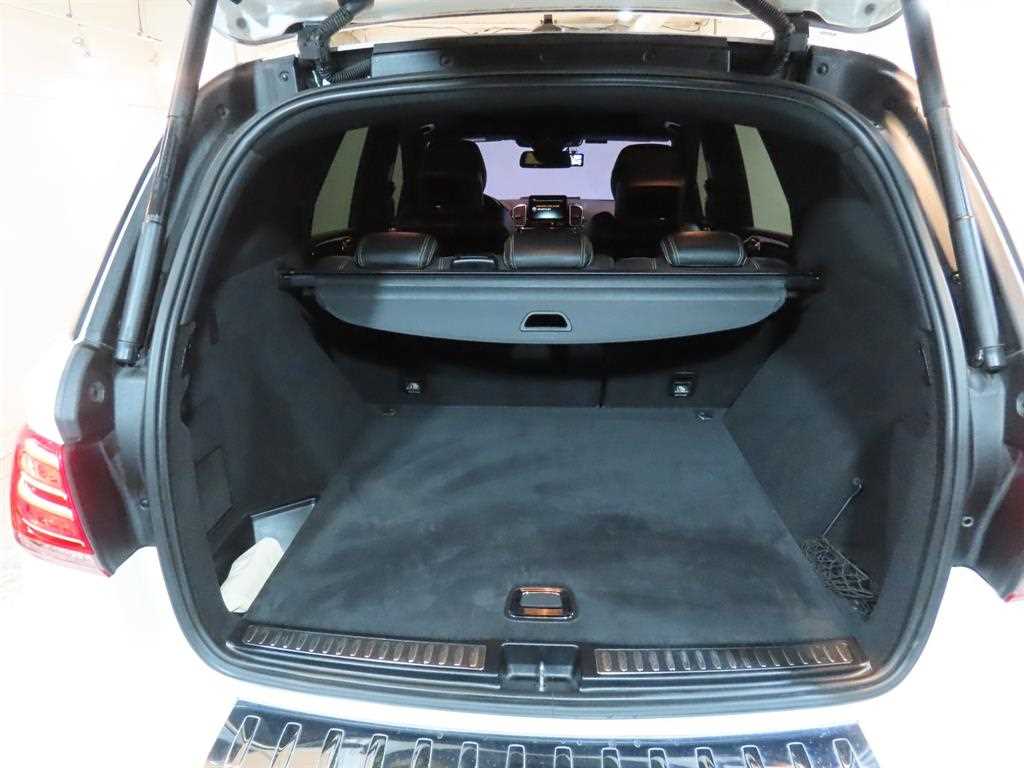 Mercedes Benz GLE Class - Vista 5