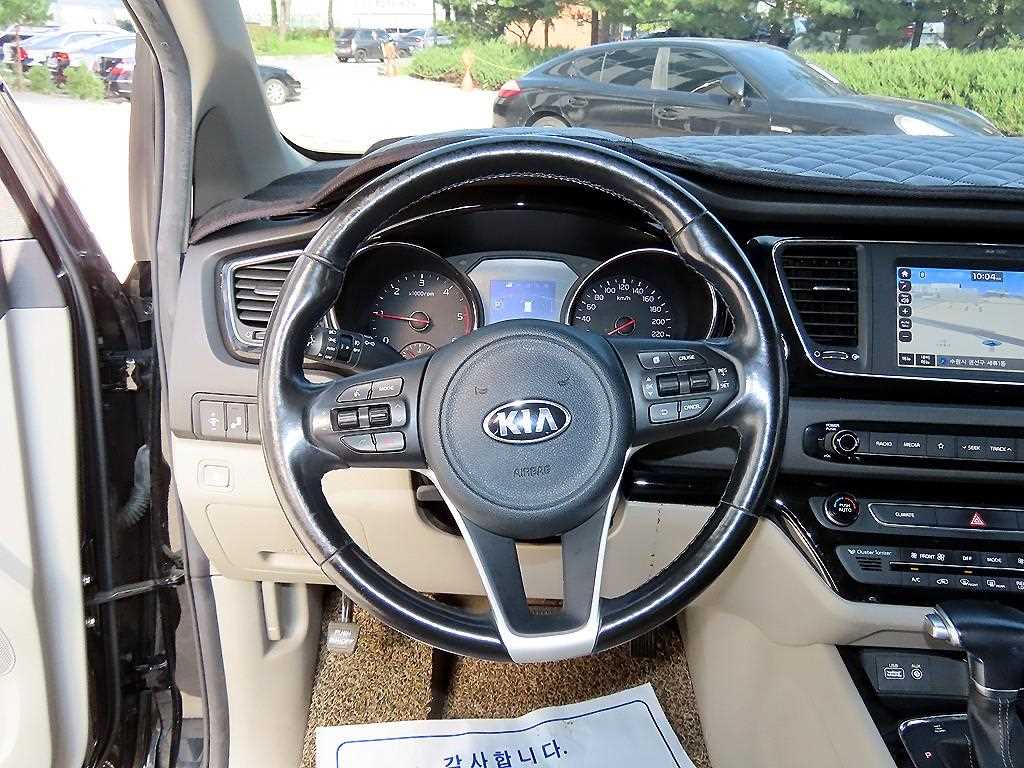 KIA Carnival - Vista 9