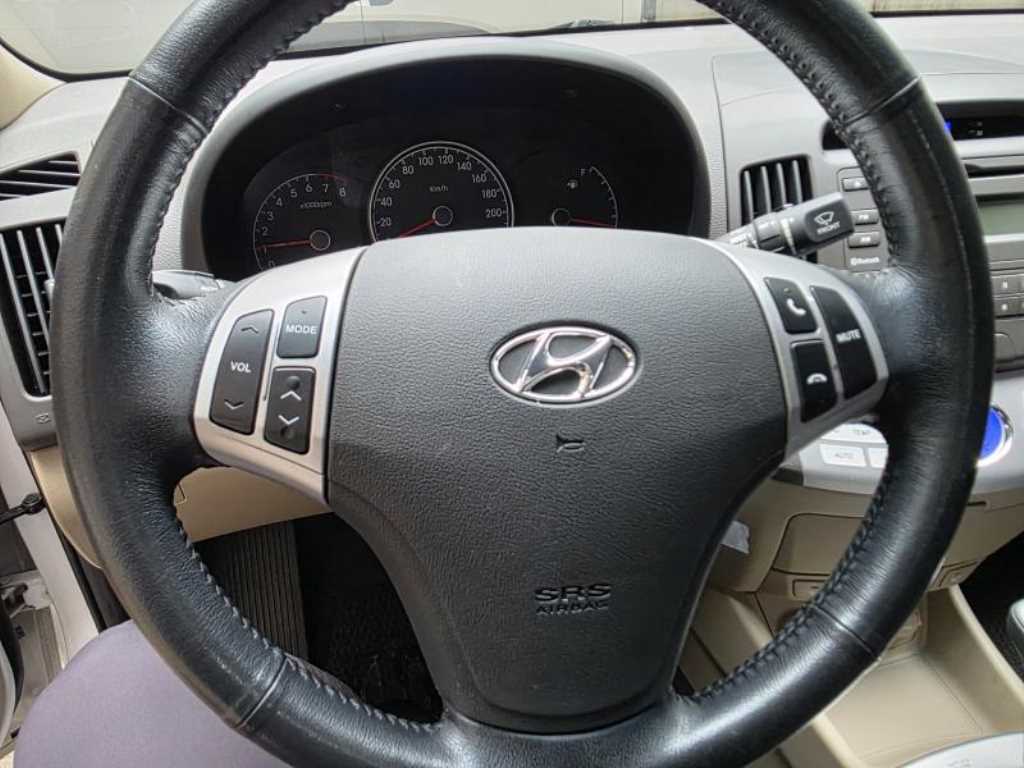 HYUNDAI Avante - Vista 9