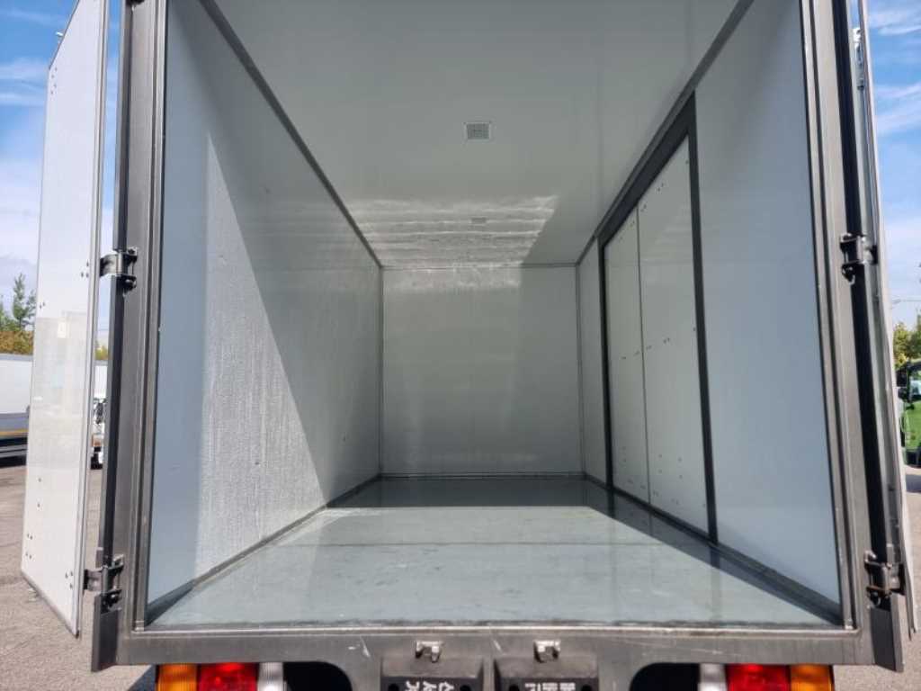 medium and large cargo truck - Vista 10