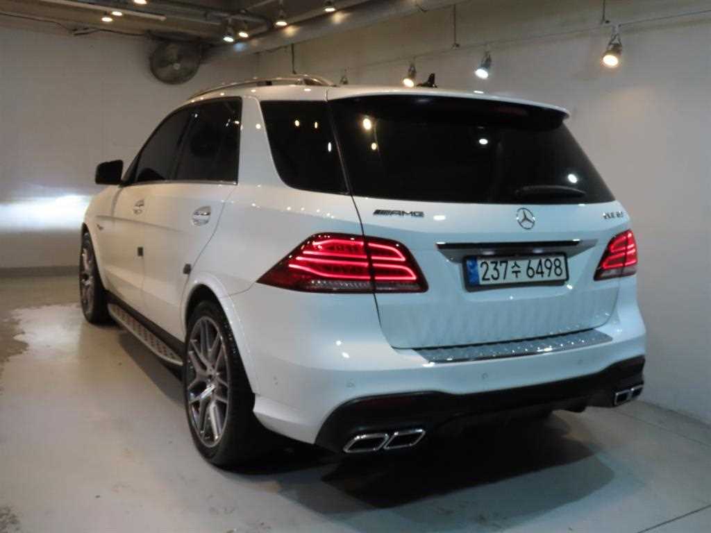 Mercedes Benz GLE Class - Vista 4