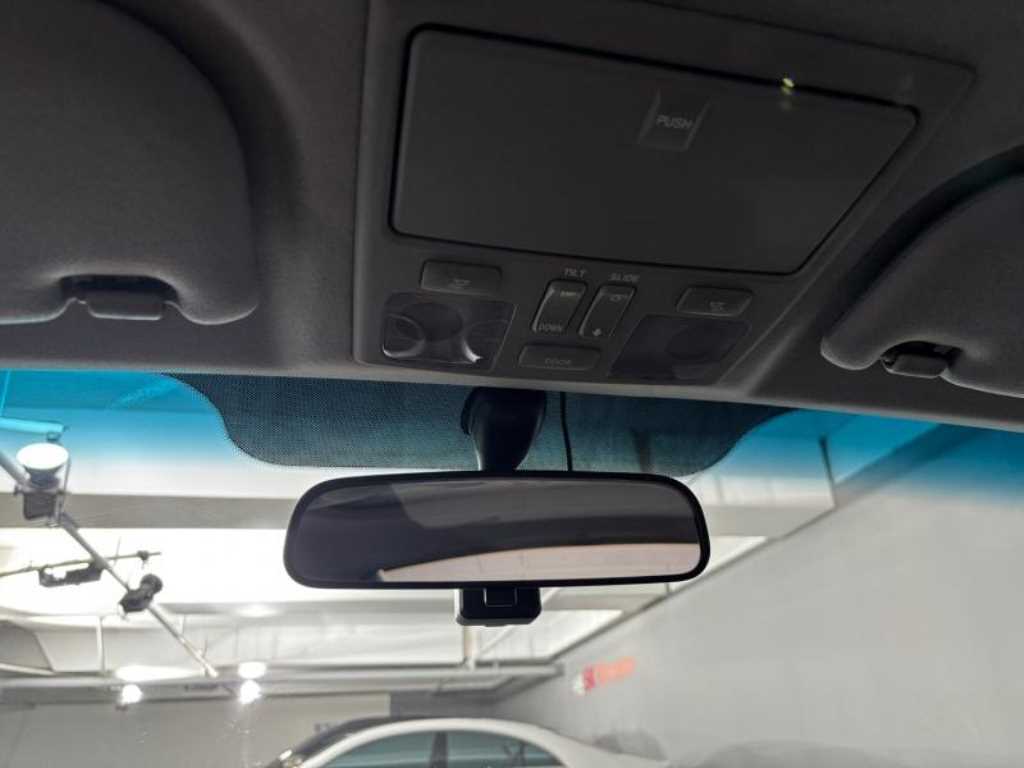 HYUNDAI Tuscani - Vista 10