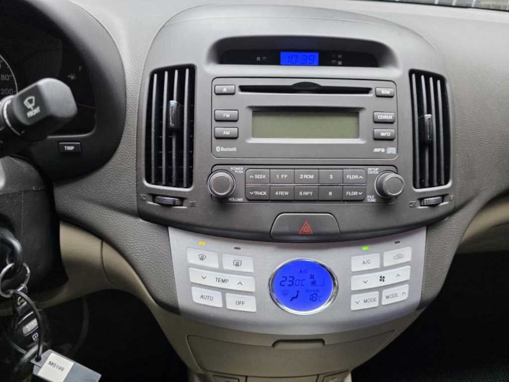 HYUNDAI Avante - Vista 6