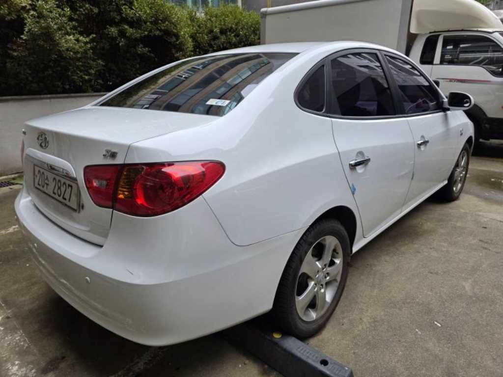 HYUNDAI Avante - Vista 3