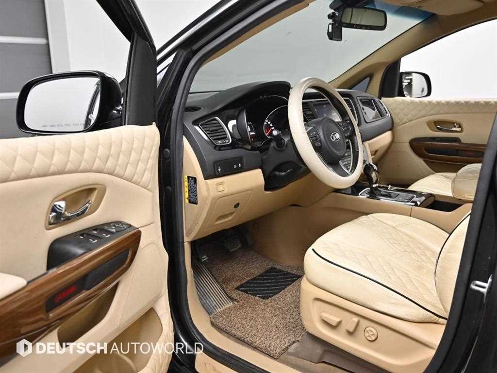 KIA Carnival - Vista 11