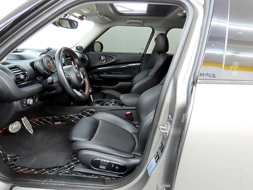 Mini Clubman - Vista 5