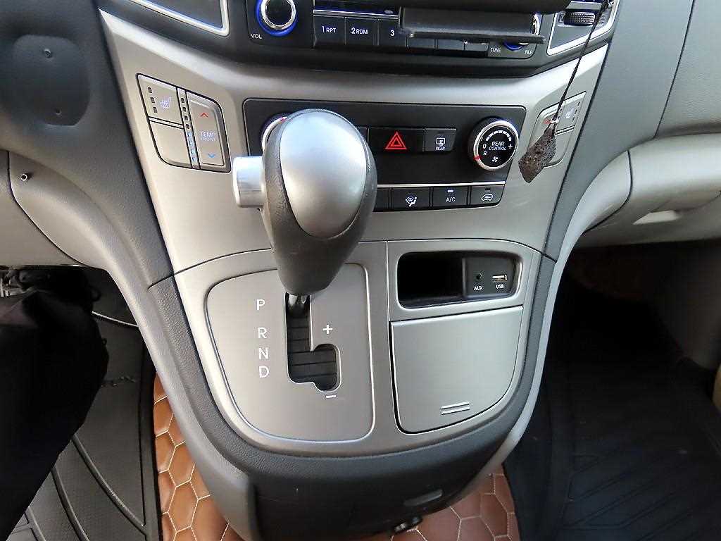 HYUNDAI Starex - Vista 10