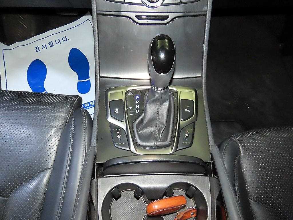 HYUNDAI Grandeur - Vista 12