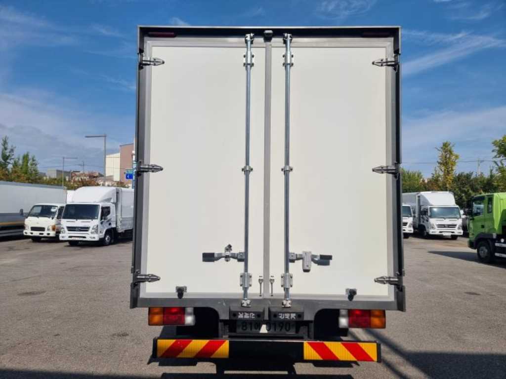 medium and large cargo truck - Vista 8